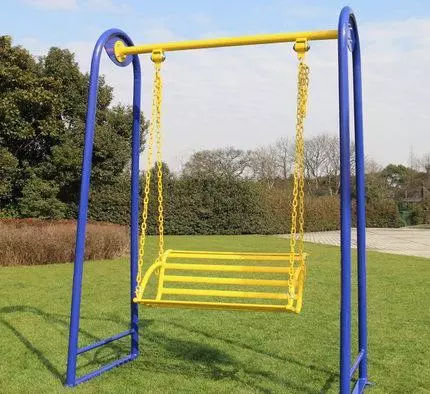 小区健身器撞腿,小区的健身器材把孩子头摔爆