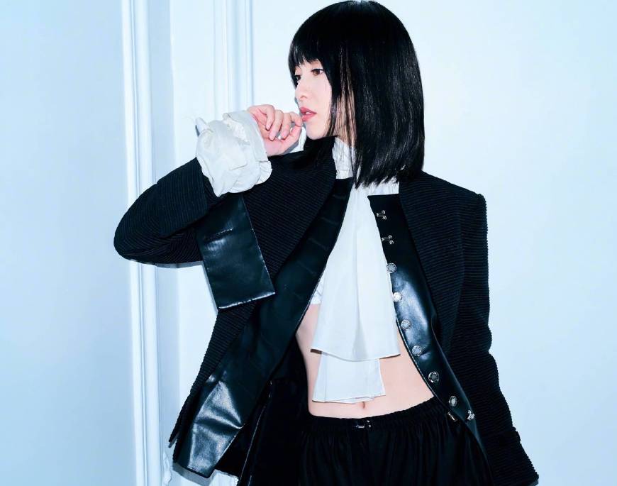 唐嫣小蛮腰的样子,唐嫣机场秀小蛮腰