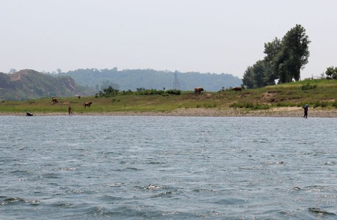 中朝边境美丽的风景,中朝边境桃花盛开的地方