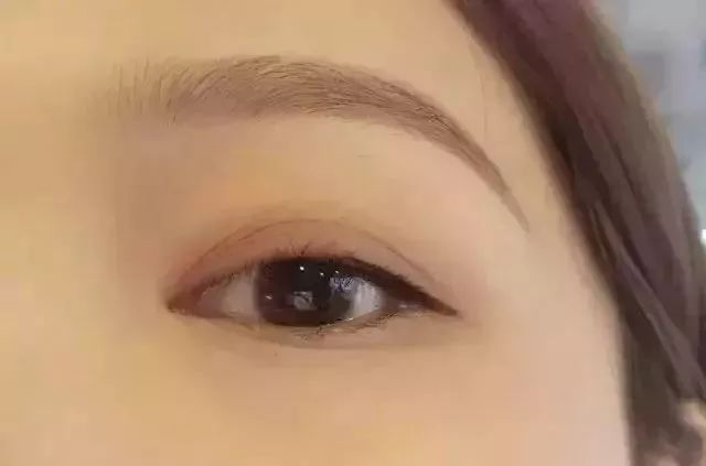 彩妆教程初学者眼线怎么画好看,彩妆教程初学者眼线画法视频