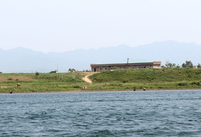 中朝边境美丽的风景,中朝边境桃花盛开的地方