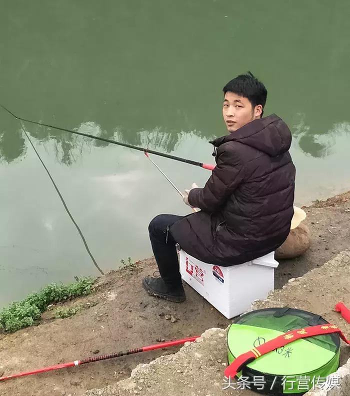 创意的发型,创新的钓鱼比赛,X11战队掐鱼赢得满“塘”彩!