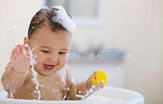 刚出生的宝宝，这6个部位千万不能洗太干净，家里有小孩的注意了