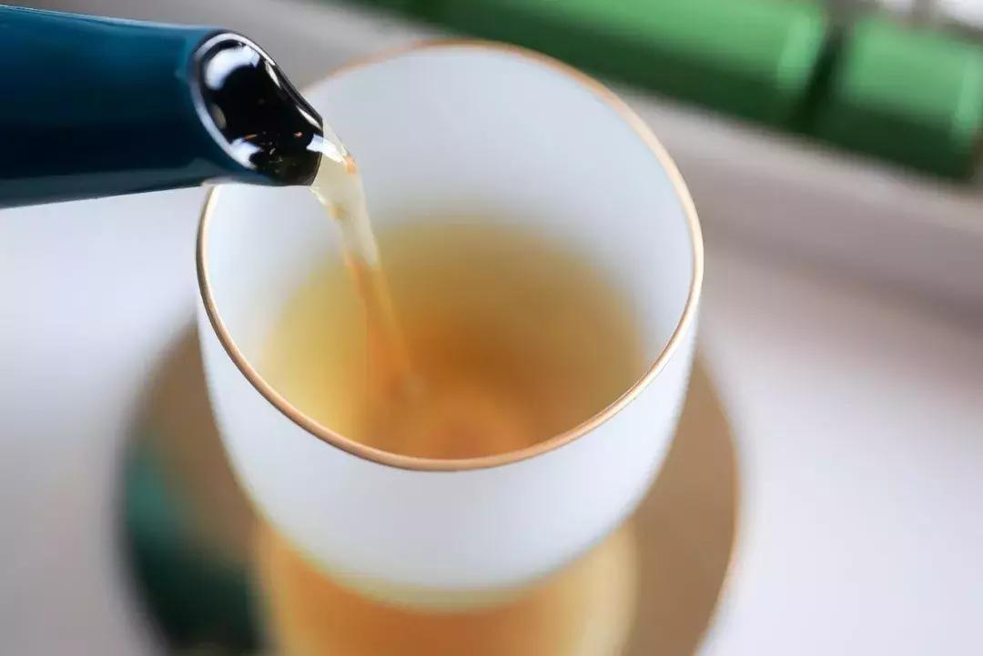 喝水选择自己喜欢的杯子,选择喝水的杯子