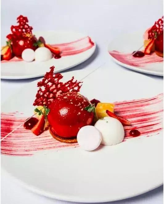 狂欢：当小金人遇上12000杯香槟