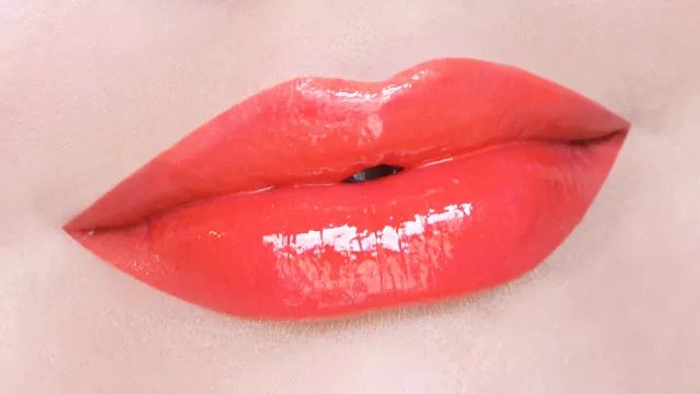 显白的口红哪款好用又持久,春天必须涂口红吗