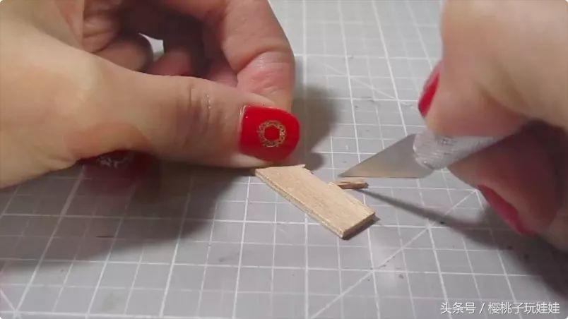 自制60厘米芭比娃娃的床头柜,给芭比娃娃做床又简单又好看