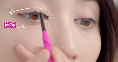 化妆眼影眼线睫毛膏的顺序,化妆眼睛先铺一层橘色眼影