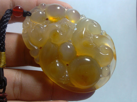 女人是水做的,玉石也会缺水快看看你戴着的女人吧!藏友必看!