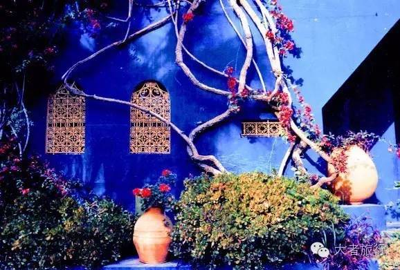 摩洛哥蓝是孔雀蓝吗,有一种蓝叫巴黎蓝