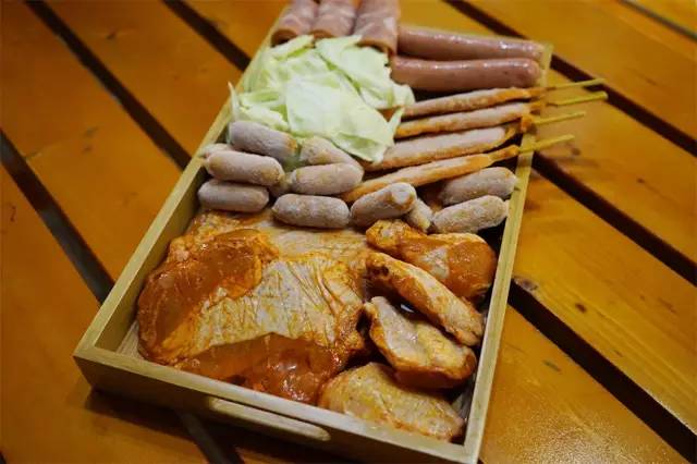 咪阻我！我要装逼去！嚟间小酒馆可以带你Ｂ尽全世界，周年庆还7