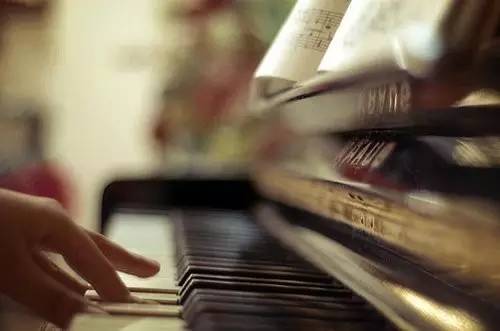 钢琴考级技巧图解,钢琴考级一级g大调练习