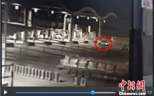 时速120狂奔近千里车主,奔驰车120公里狂飙高速