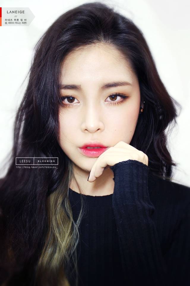 兰芝琉晶润彩唇膏试色,兰芝新款双色口红试色