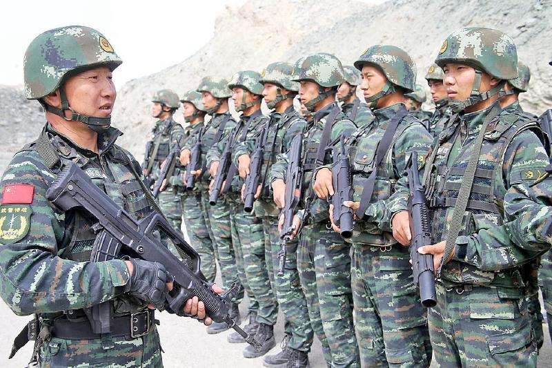 符合这些条件,警校或普通大学毕业,你可以直接成为*警武**警官