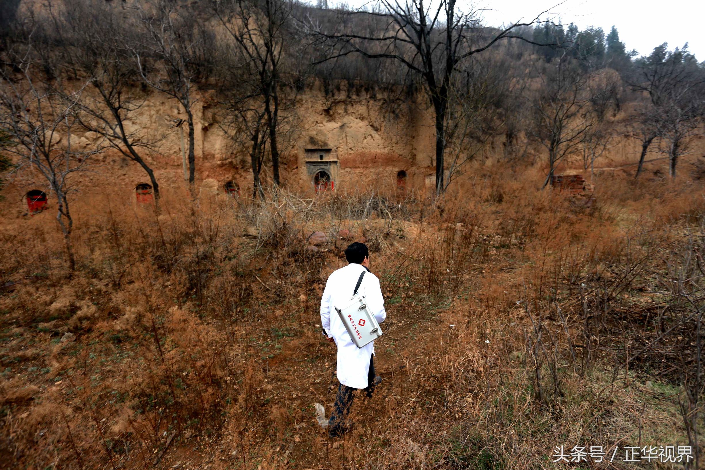 72岁老中医与残儿坚守乡村诊所,河南71岁老中医最新消息