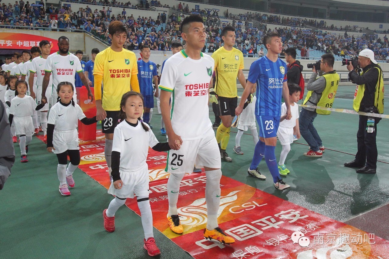 雨花区中小学生足球,南京雨花实验小学足球队视频