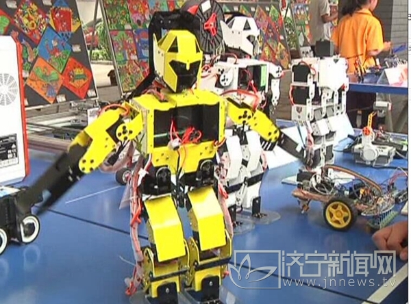 济宁霍家街小学学生宣誓,济宁市霍家街小学教室