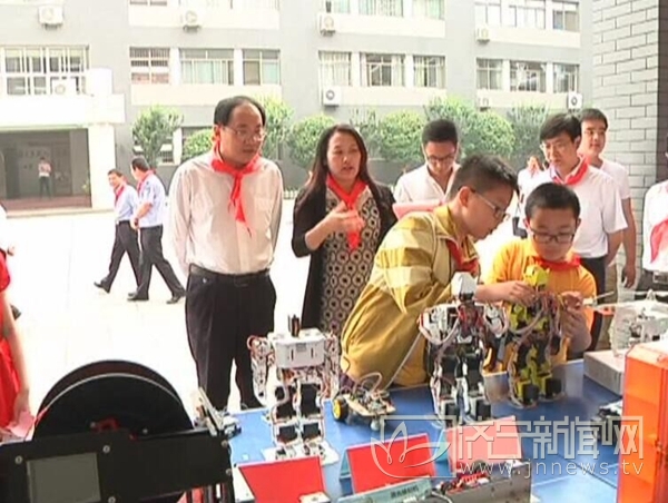 济宁霍家街小学学生宣誓,济宁市霍家街小学教室