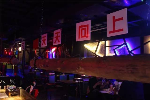 这家小馆子菜单上居然有奥数题！跑去求虐的吃货还不少！