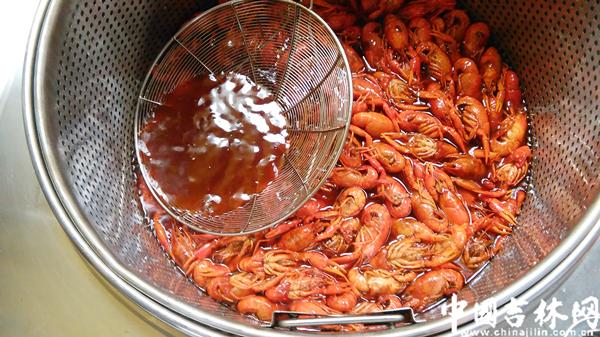 店里卖便宜小龙虾背后的真相,调查小龙虾