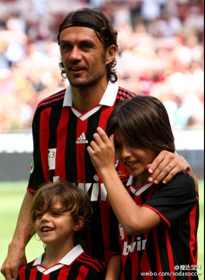 圣西罗的集体告别仪式催人泪下,米兰圣西罗集体告别