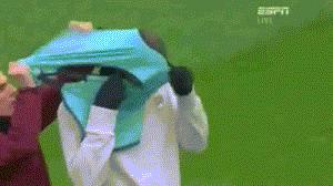 足球场上最逗比的球员,足坛十大逗比球员