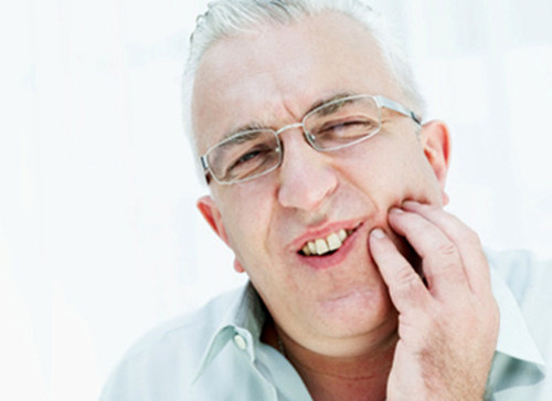 牙龈肿痛怎么办？喝水、进食都成障碍！