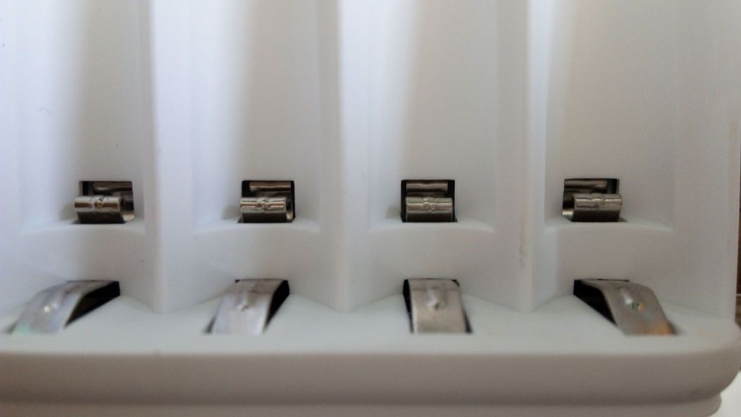 geekifix:紫5双向镍氢电池充电器拆解