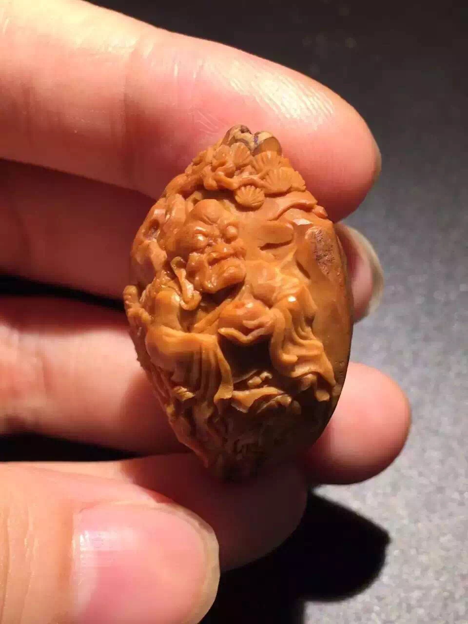 3花和四花橄榄核哪个更值得玩,如何看橄榄核几花