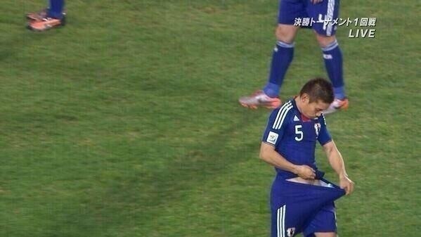 他是日本巨星豪门主力，一人身价等半支国足，前女友是AV*优女**！