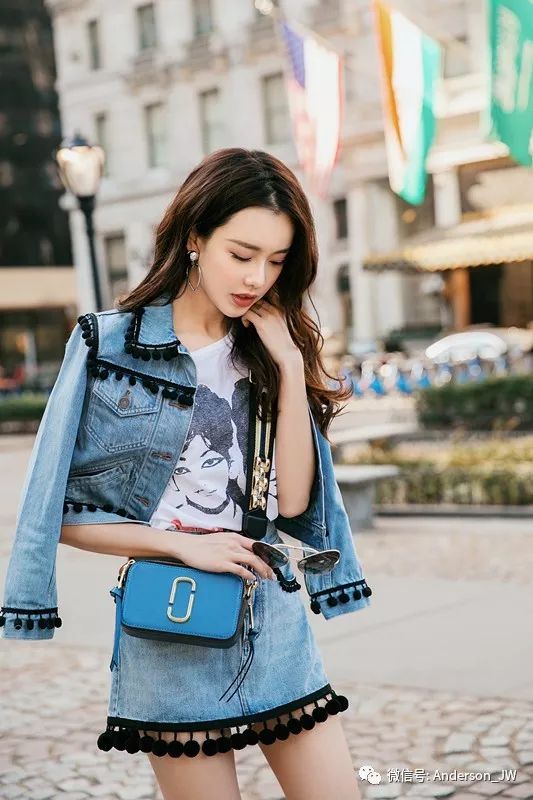 从扭腰到米兰｜一双漫画腿，她时髦纵横两大洲