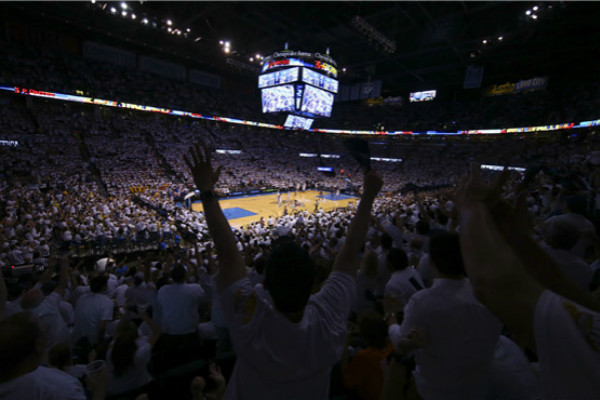 「前方」雷霆万钧中，卫冕冠军丢了魂