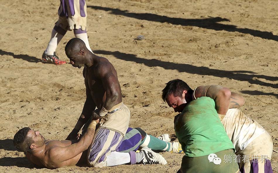 奇葩进球足球比赛视频,足球最奇葩的比赛