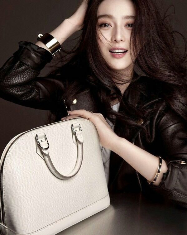 范冰冰李晨出席运动装照片,看范冰冰日常化妆