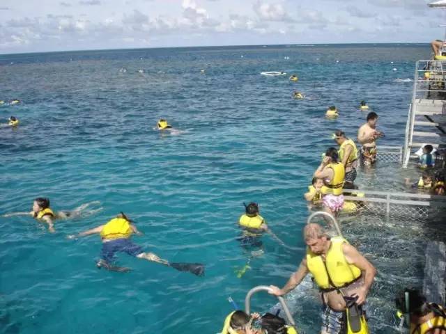 当端午节遇上六一儿童节主题,端午旅游赛龙舟震撼场面