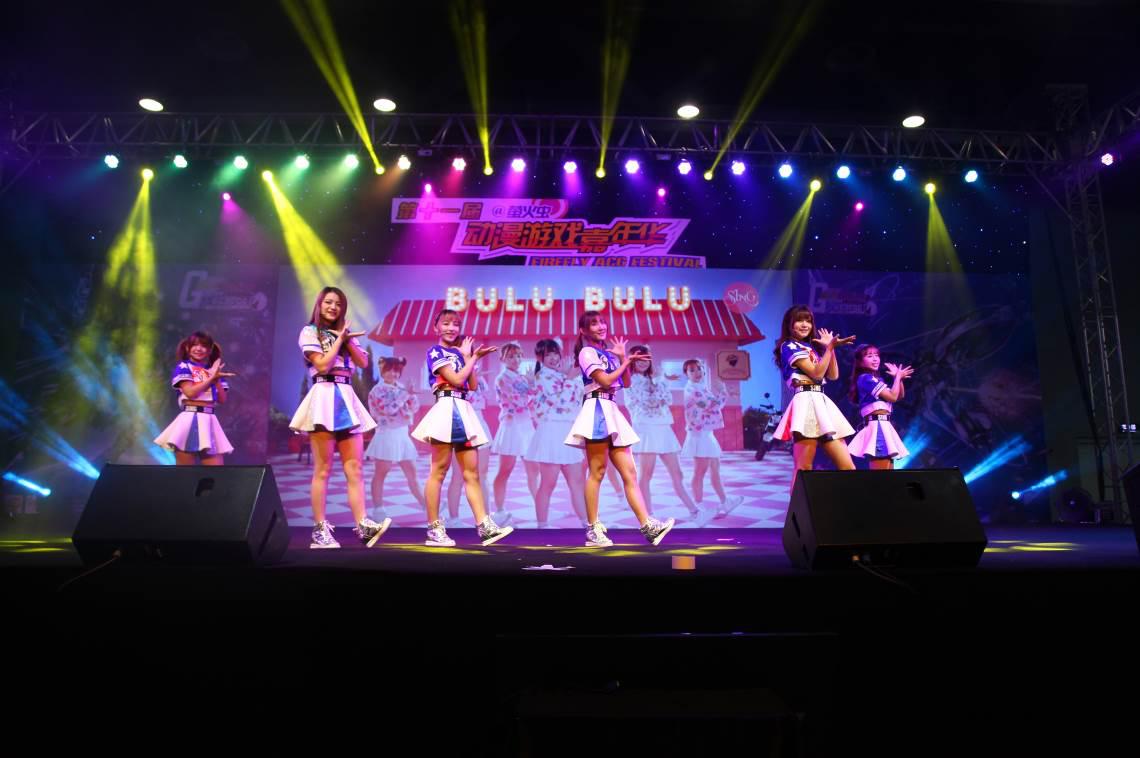 365天真人直播养成的女团吃不了苦就不要来！