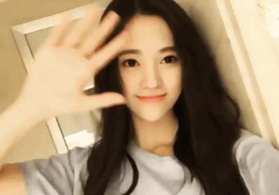 鞠婧祎上过几次微博热搜,鞠婧祎淡妆接受采访上热搜