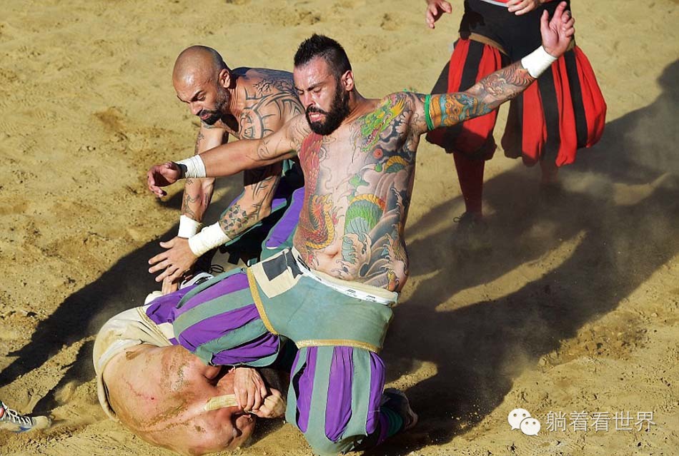 奇葩进球足球比赛视频,足球最奇葩的比赛