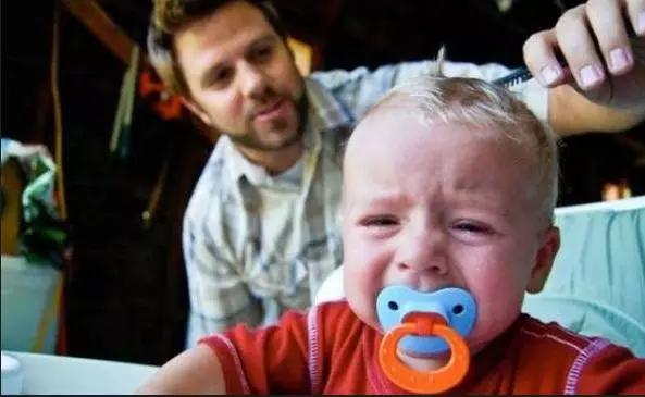 宝宝害怕剪头发怎么办,宝宝哭闹不剪头发怎么办