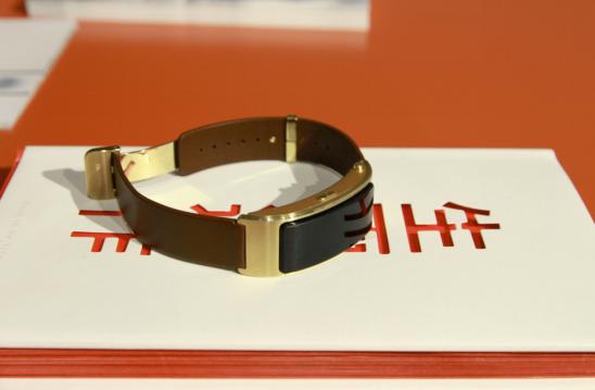 3d曲面屏好吗,华为手环b3详解