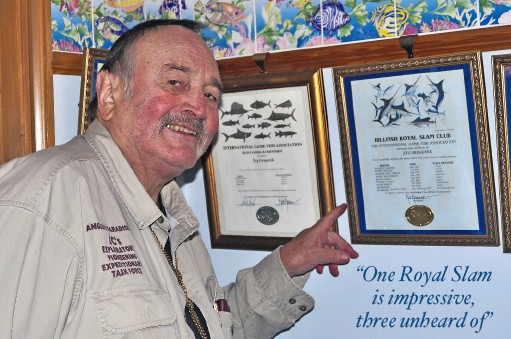 他钓起的鱼,以吃北极熊为生