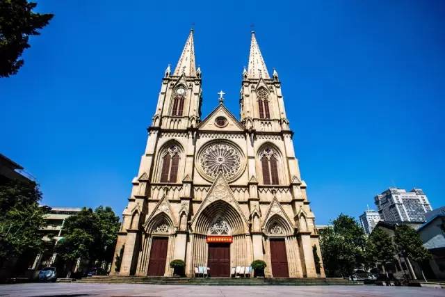 她叫小雪，在广州做文员，月薪3500，她是这样生活的...
