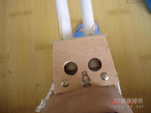 艾灸能治老年膝关节疼痛吗 (老年人膝盖疼痛可以艾灸膝盖吗)