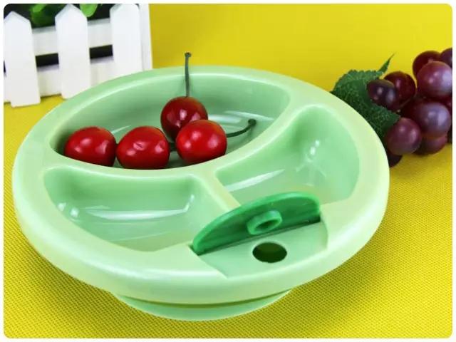 宝宝自己吃饭勺子老是翻过来,宝宝吃饭碗翻了