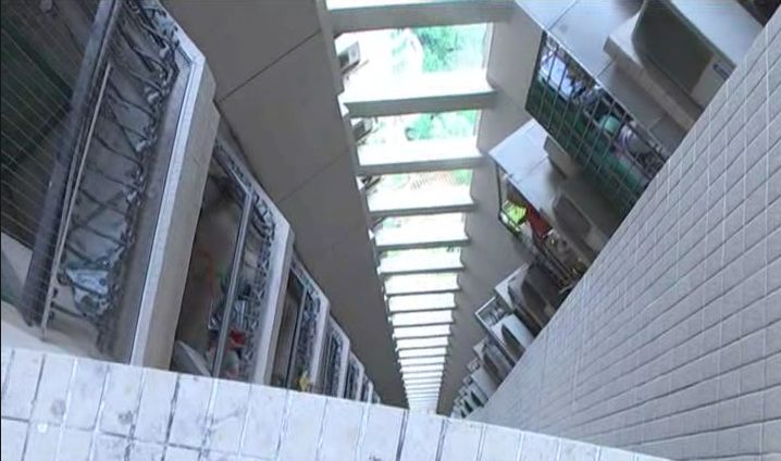 护窗没装上6岁男童清晨从16楼坠亡,孩子从28楼坠亡妈妈崩溃自责