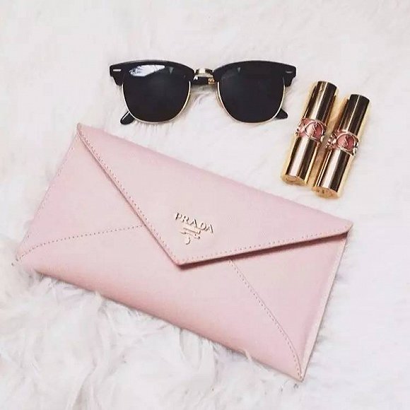 时尚必备单品女士红色钱包推荐,新款钱包型手提包时髦又洋气