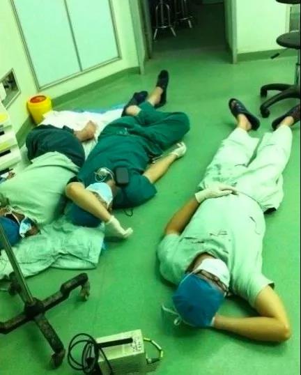 妇产科医生拍照花絮,妇产科医生自拍照