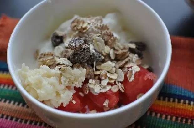 酸奶和面粉怎么做简单又好吃,让酸奶更好吃