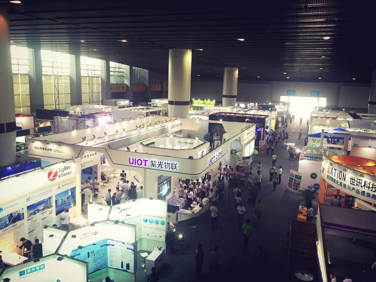 智能家居展览大场面,礼品产品展会现场人山人海